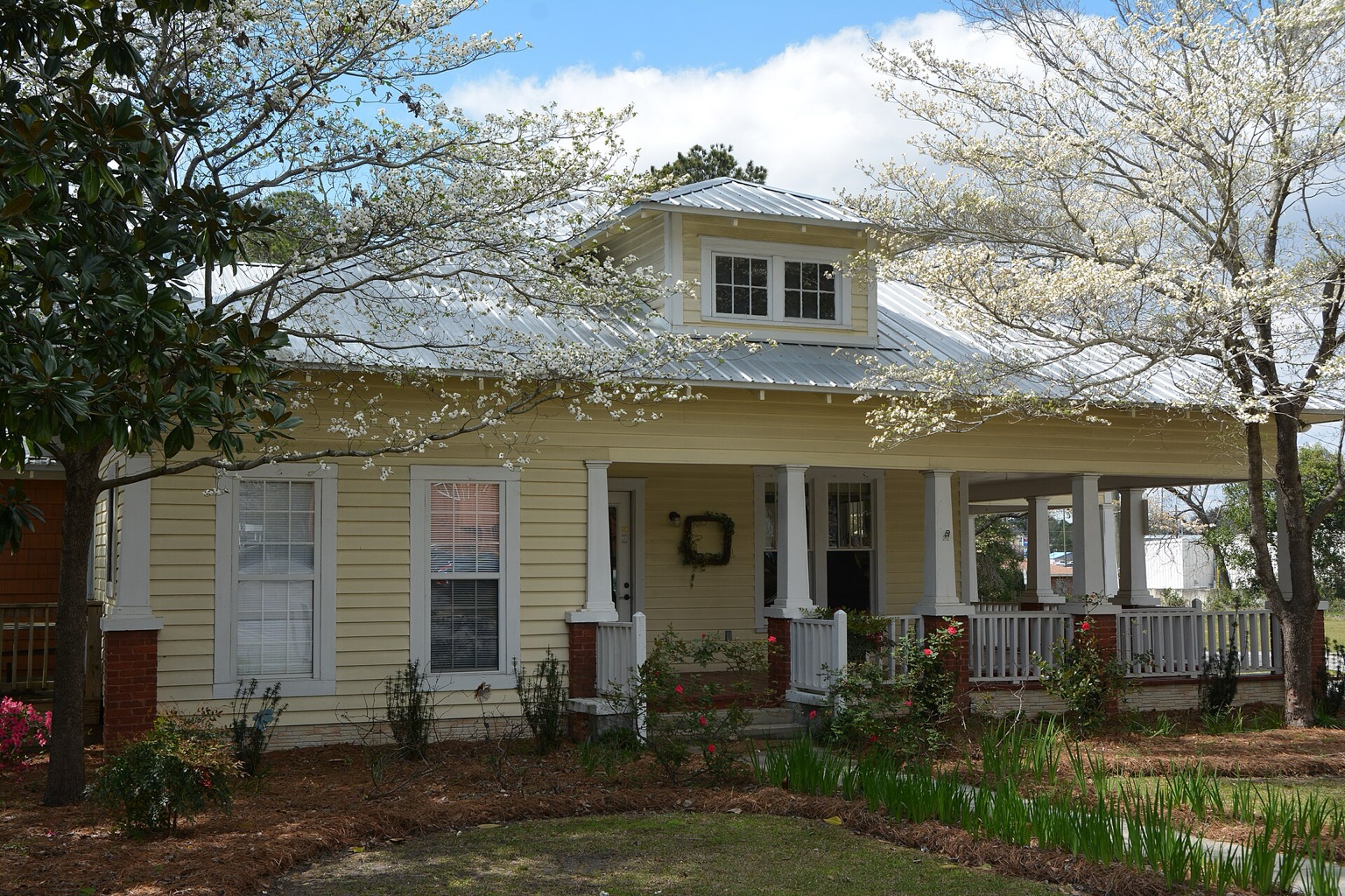 美国佐治亚州 Statesboro North College Street 住宅历史街区的一幢住宅与庭院。